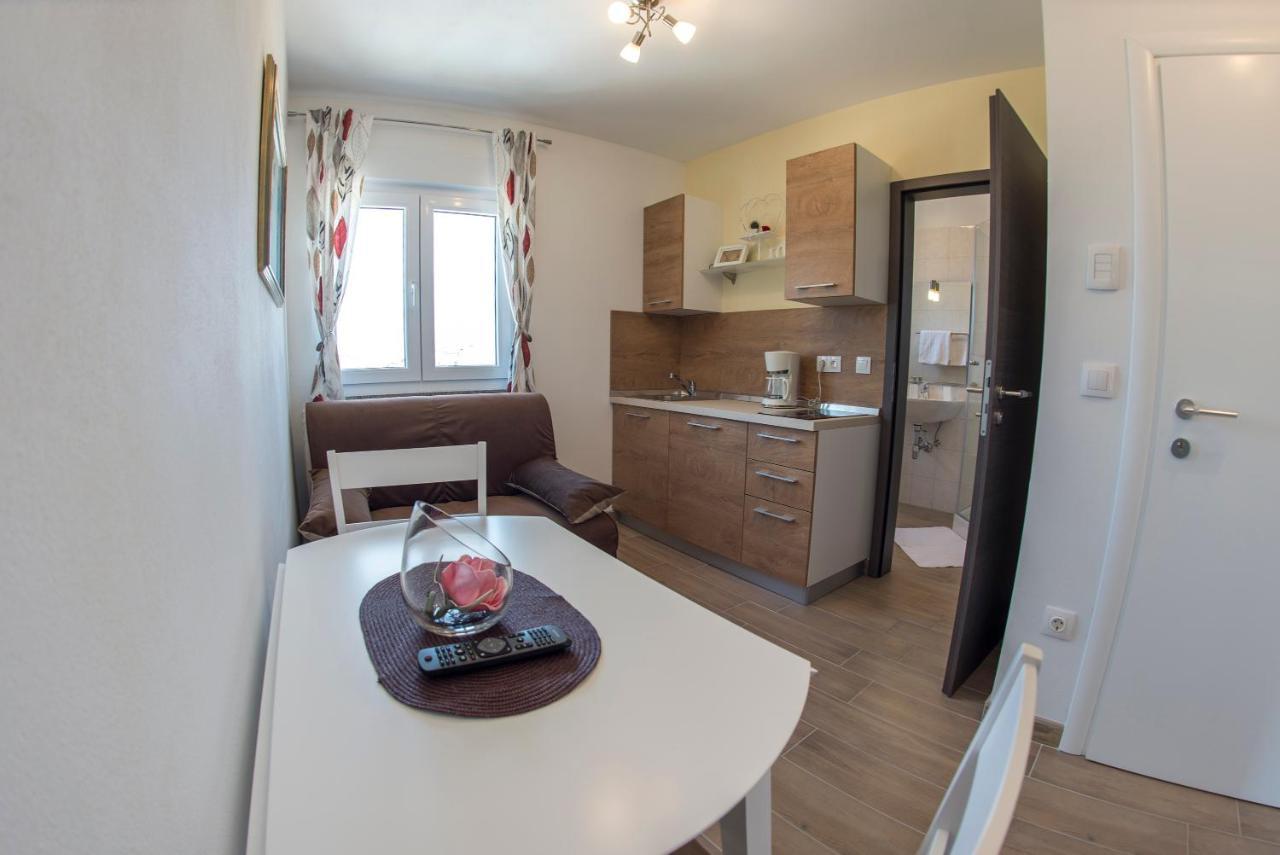 Apartments Mojeljeto 파자나 외부 사진