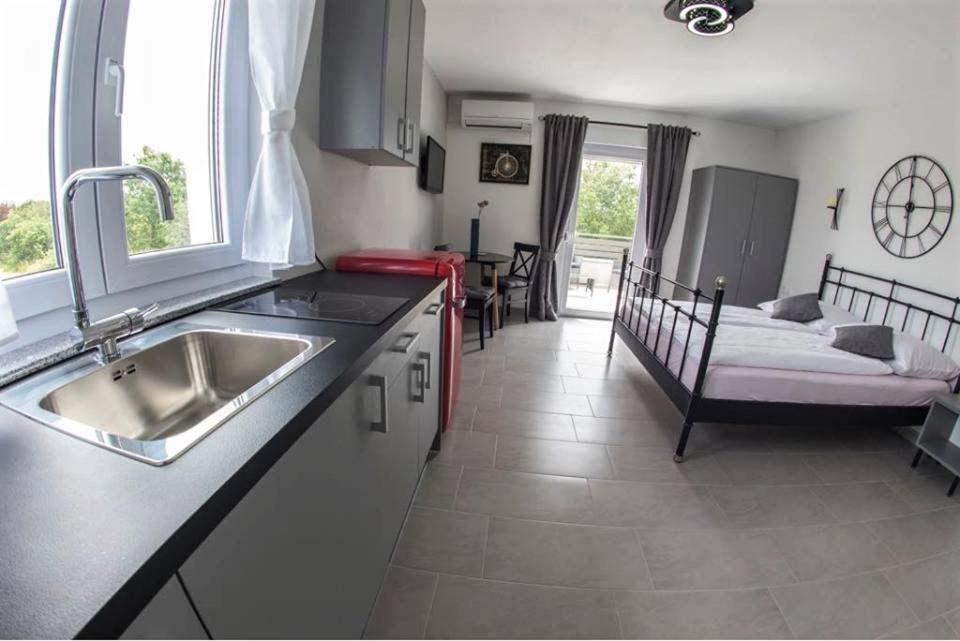 Apartments Mojeljeto 파자나 외부 사진